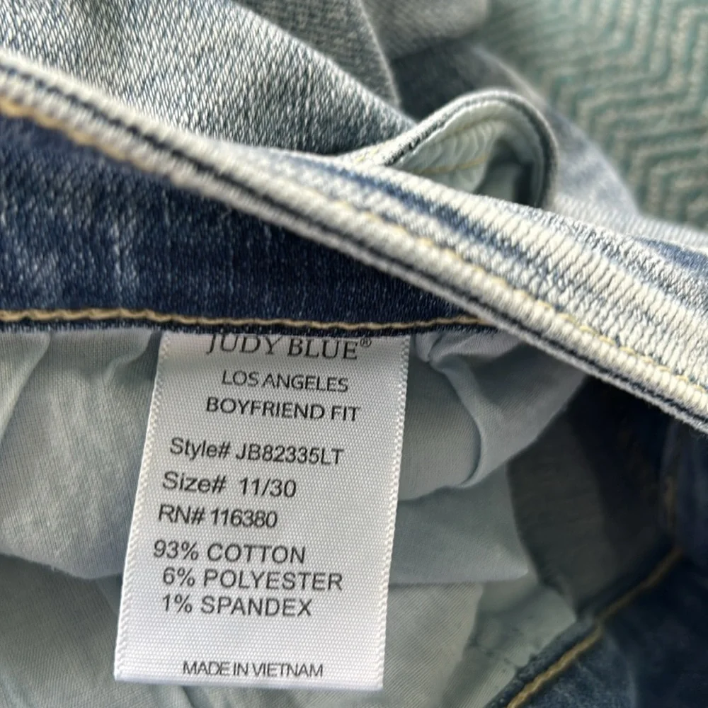 Judy Blue Boyfriend Fit Light Wash Jeans 11 / 30